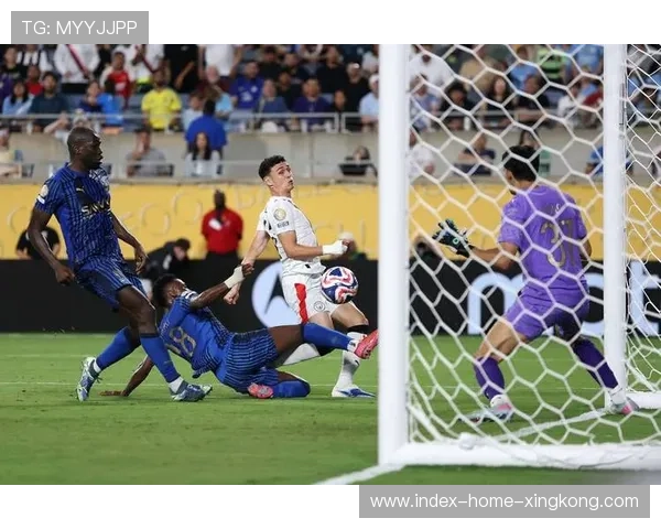 英超曼城角球战术再现，头球破门瞬间到手